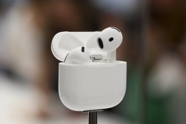 An image of a pair of Apple earbuds